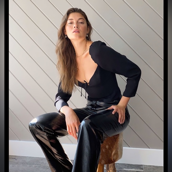 LIKE NEW - Aritzia Novella Blouse size XS - Picture 2 of 4